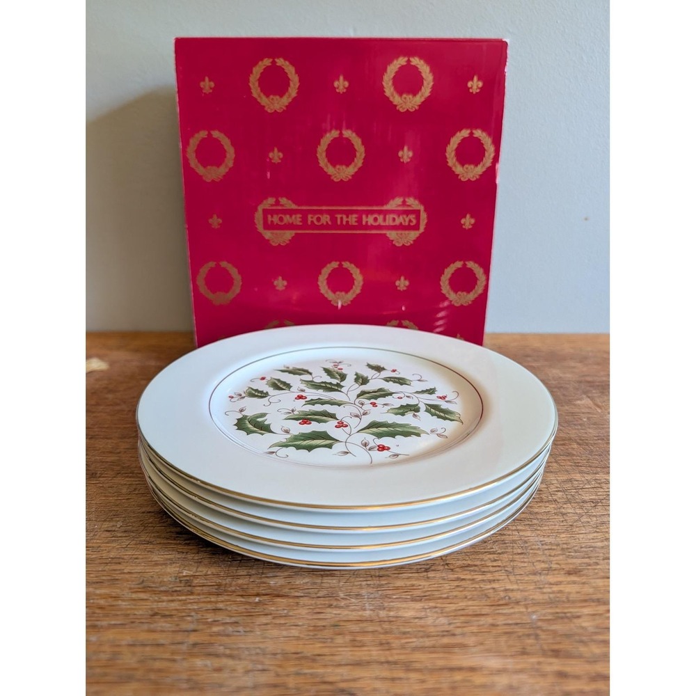 Royal Limited Holly Holiday Accent Salad Plates Set of 4 Japan Vtg Christmas (B)